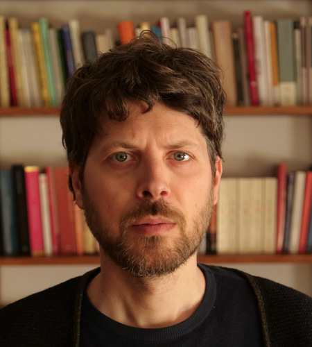 Picture of Daniele Vetrugno with a bookcase in
                                    the background