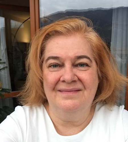 Picture of Rita Dolesi in front of a window